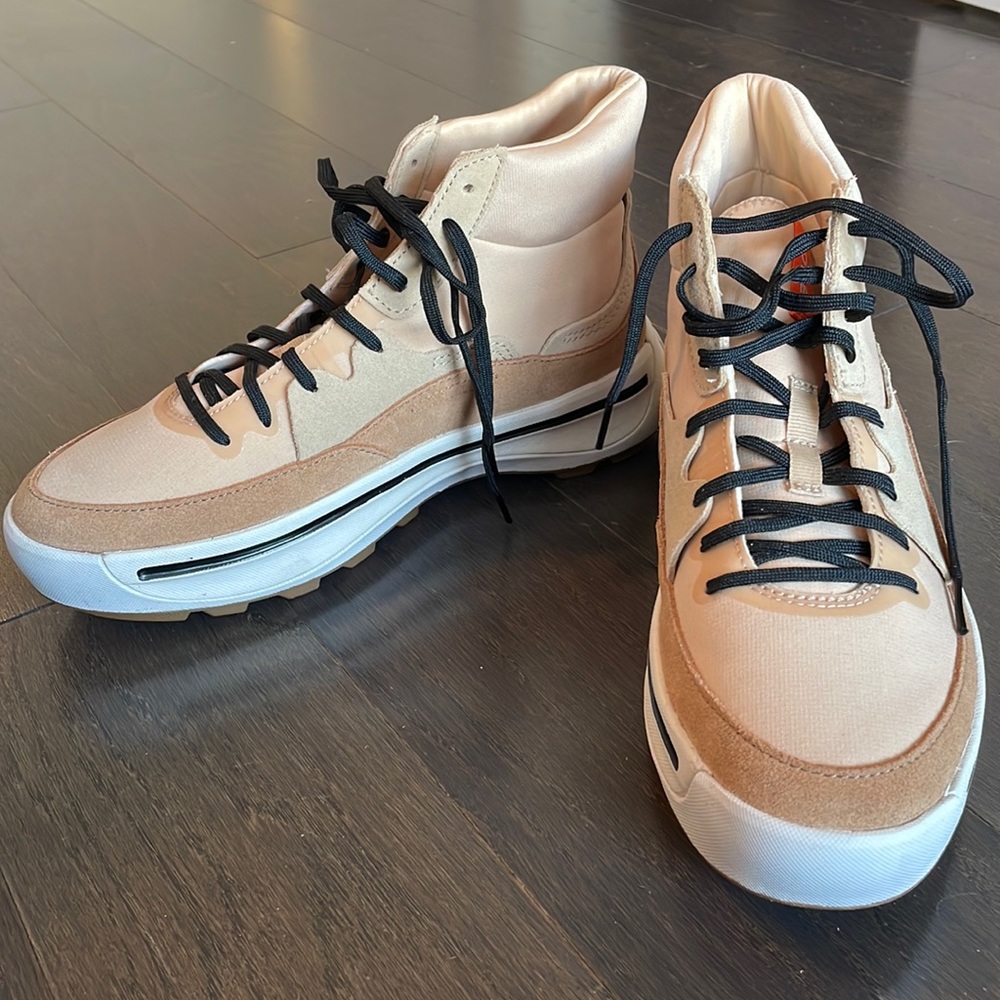 Sorel ONA High Tops, Size 9.5